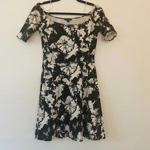 GUESS, floral dress, off the shoulder, size S, black and white.